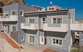 Giannis Apartments